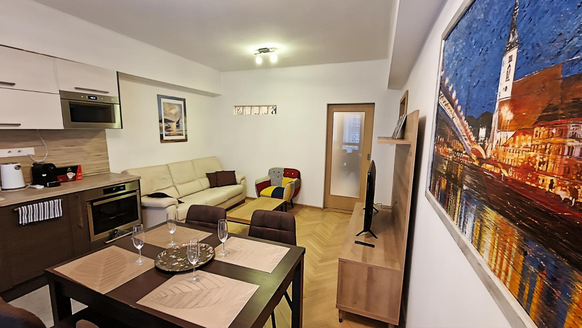 3 Room City Center Apartment By Bratislavatrip Bagian luar foto
